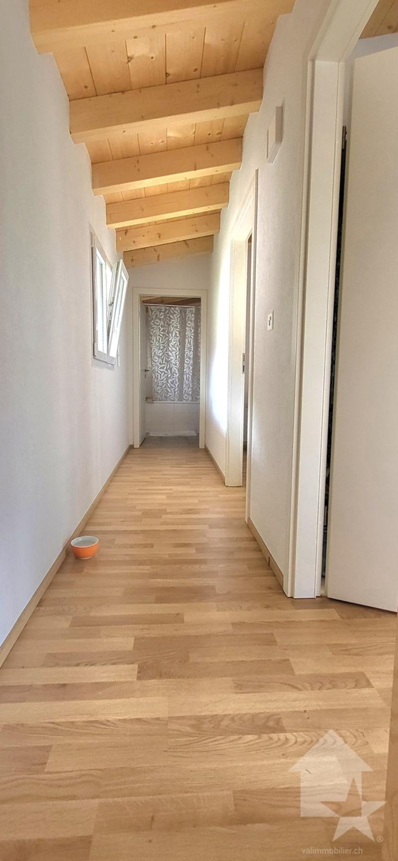 Villa / immeuble de 2 appartements 1x 3.5 pces en duplex + 1x studio (6)