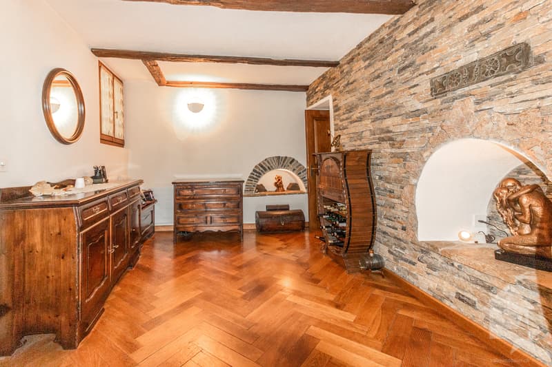 Appartement 4 pièces dans un bâtiment historique de la vieille ville (3)