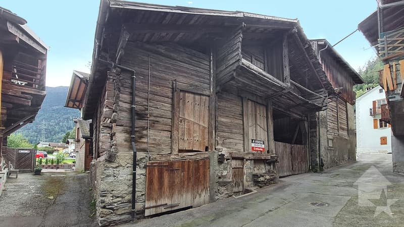 Une grange à rénover au coeur du village de Sembrancher (9)