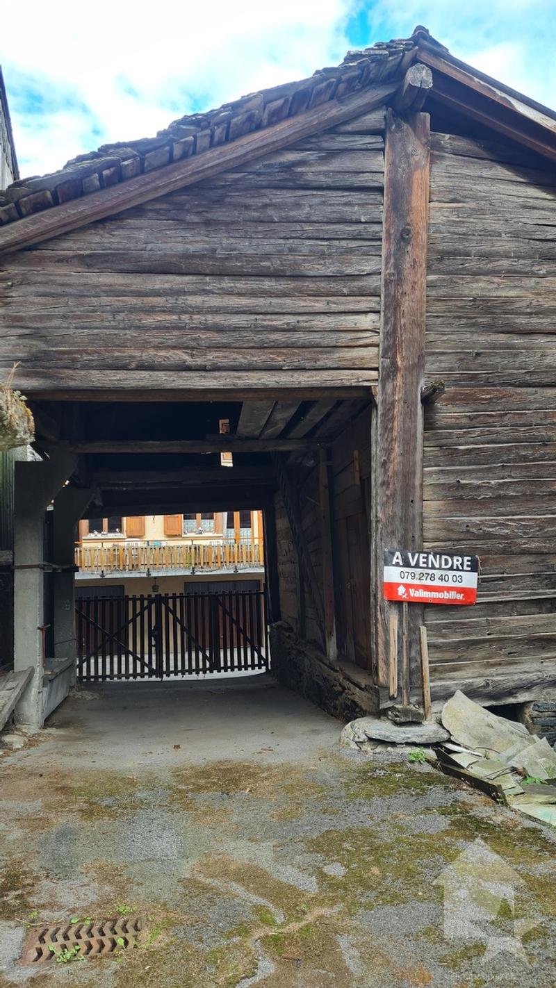Une grange à rénover au coeur du village de Sembrancher (13)
