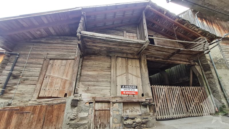 Une grange à rénover au coeur du village de Sembrancher (8)