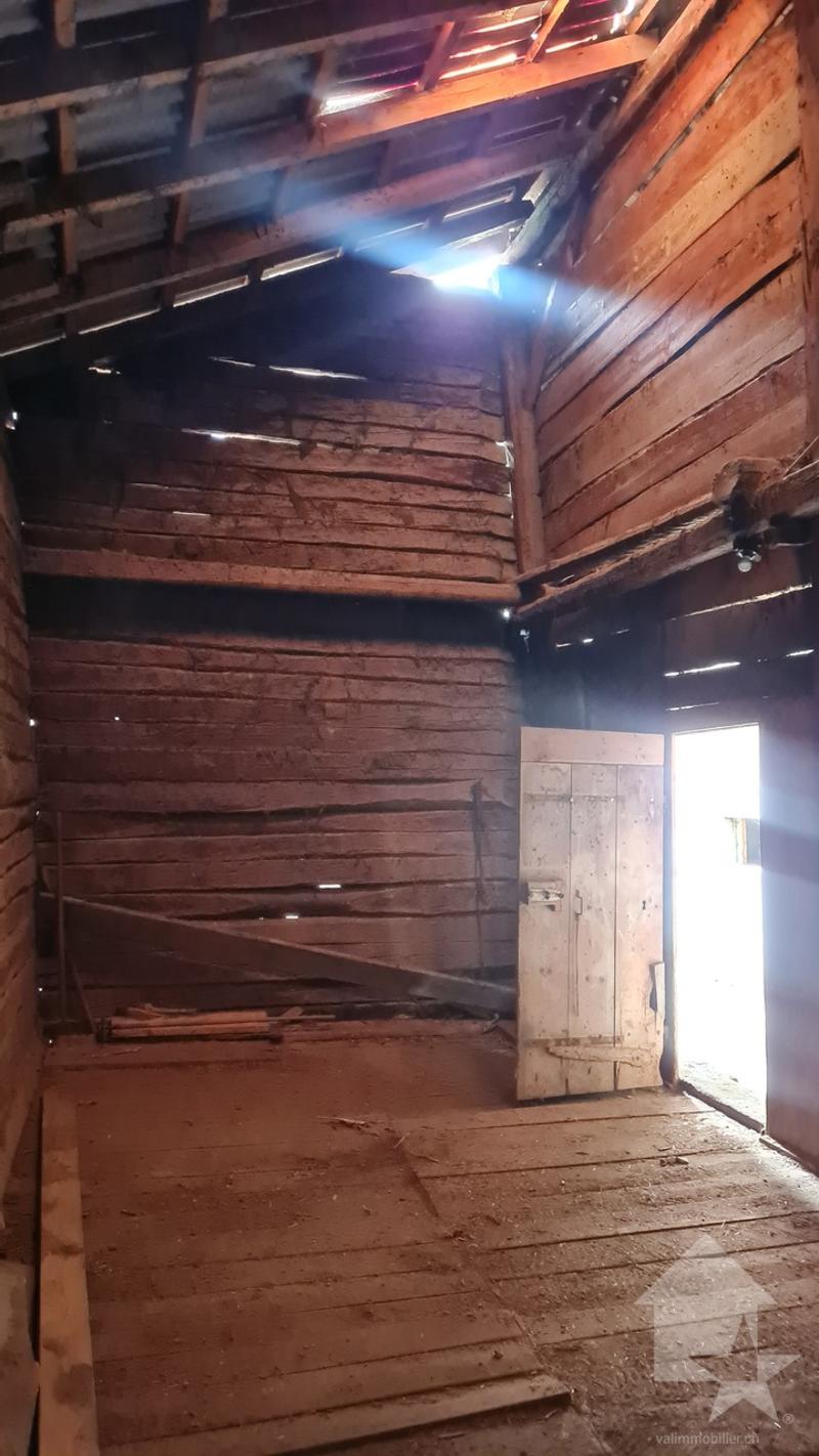 Une grange à rénover au coeur du village de Sembrancher (11)