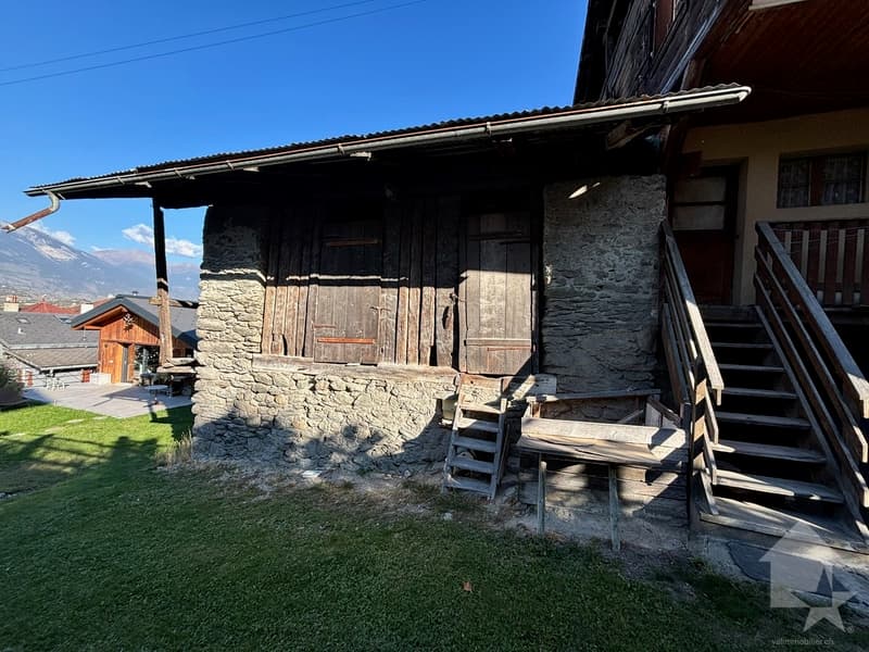 Maison villageoise avec granges et lot de parcelles constructibles (5)