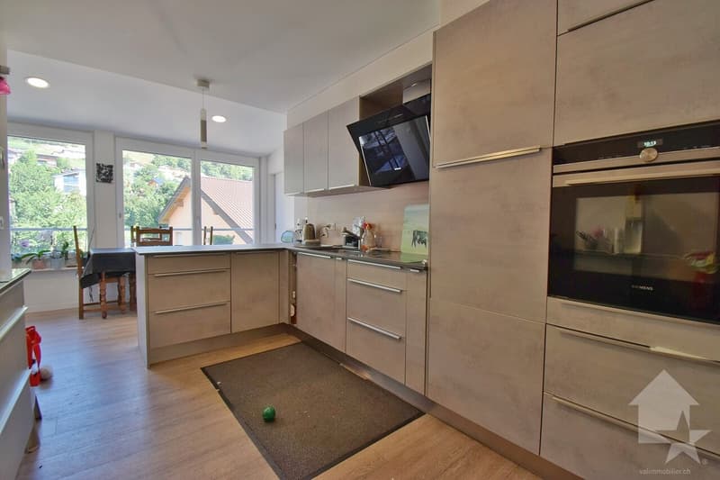 Immeuble de 3 ou 4 appartements avec une grange et un garage inclus ! (5)