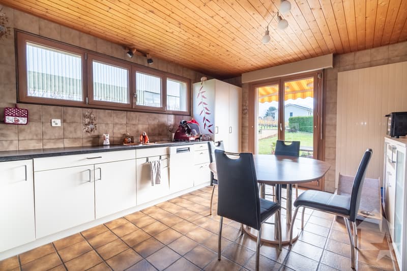 Immeuble mixte de 2 appartements et un atelier (5)