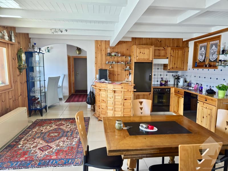 Magnifique chalet situé dans un quartier résidentiel de Blignou (3)