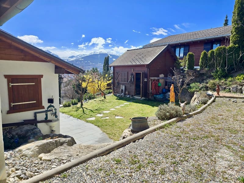 Magnifique chalet situé dans un quartier résidentiel de Blignou (4)
