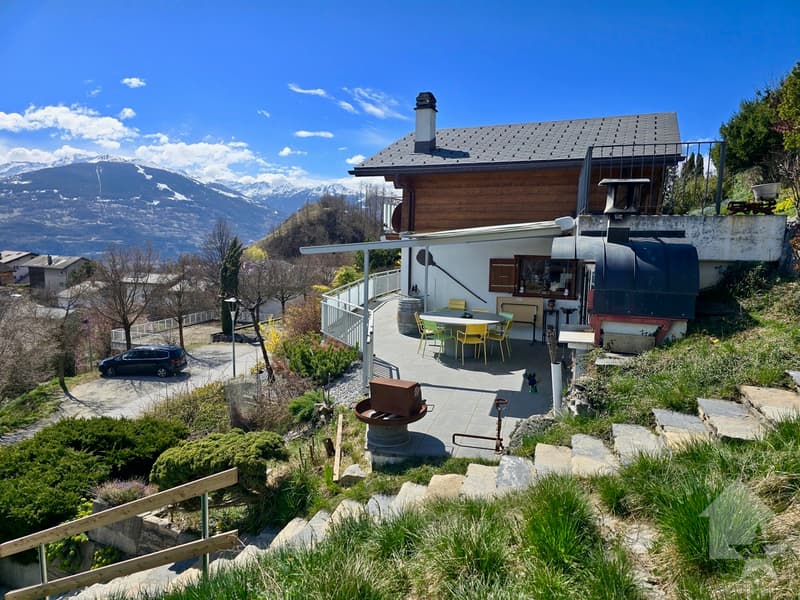 Magnifique chalet situé dans un quartier résidentiel de Blignou (2)