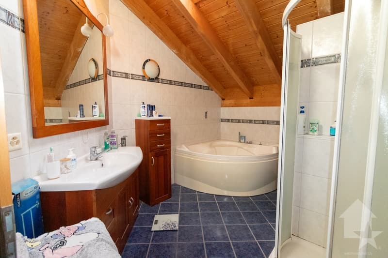 Villa d'une surface de 198 m2 hab. sur parcelle de 1000m2 (9)