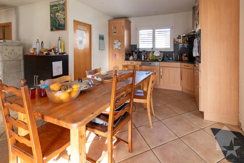 Villa d'une surface de 198 m2 hab. sur parcelle de 1000m2 (2)