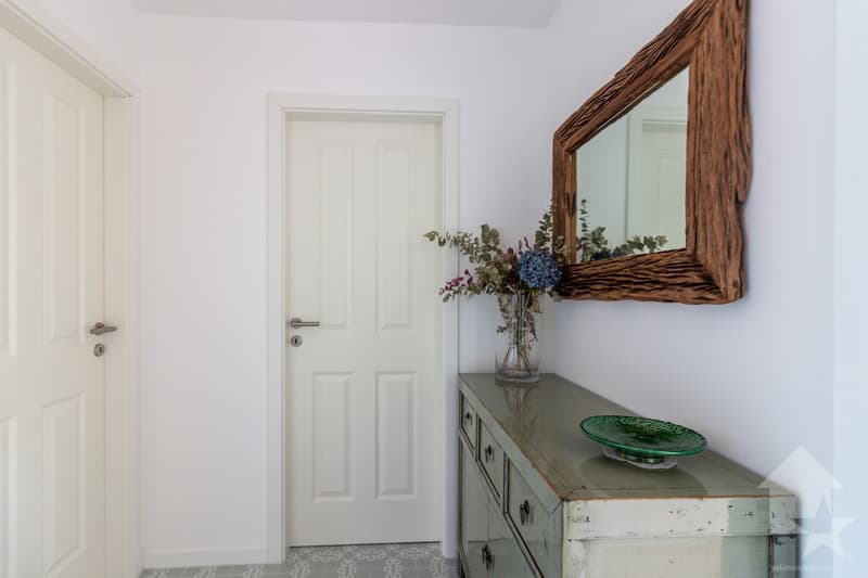 Spacieux appartement rénové 2.5 pièces jouissant d'une vue magnifique (11)