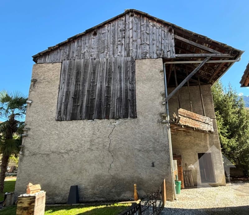 Maison villageoise et grange à rénover entièrement (2)