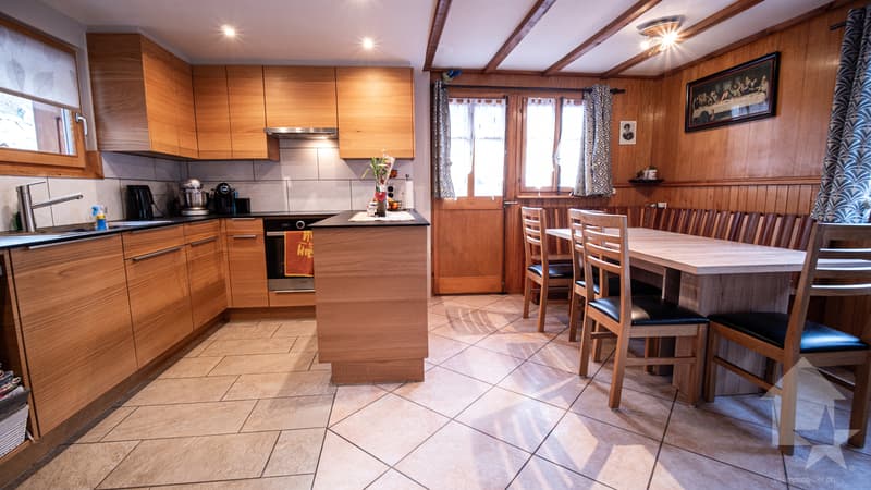 Séduisant chalet avec vue imprenable sur le village et les montagnes (4)