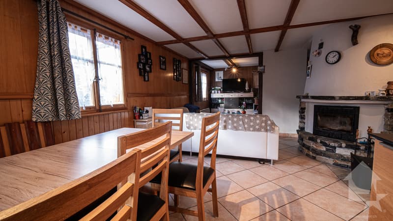 Séduisant chalet avec vue imprenable sur le village et les montagnes (3)