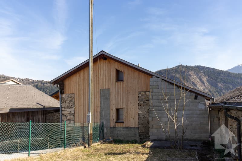 Grange rénovée de 4.5 pièces de 107 m2 habitables avec jardin de 40 m2 (4)