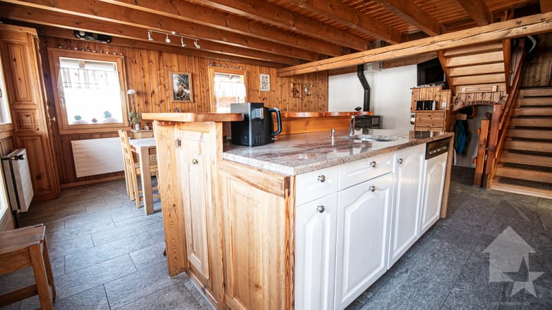 Agréable chalet sur trois niveaux avec vue panoramique (7)