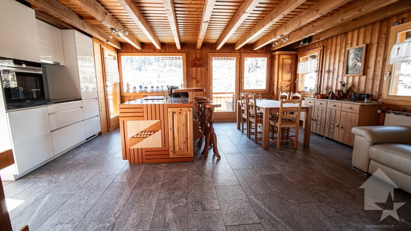 Agréable chalet sur trois niveaux avec vue panoramique (4)