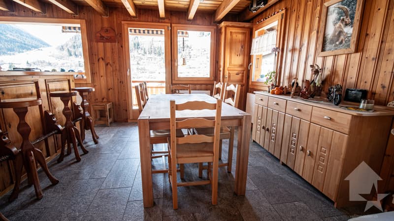 Agréable chalet sur trois niveaux avec vue panoramique (5)