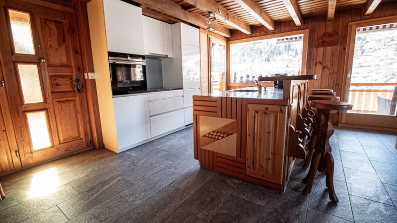 Agréable chalet sur trois niveaux avec vue panoramique (6)