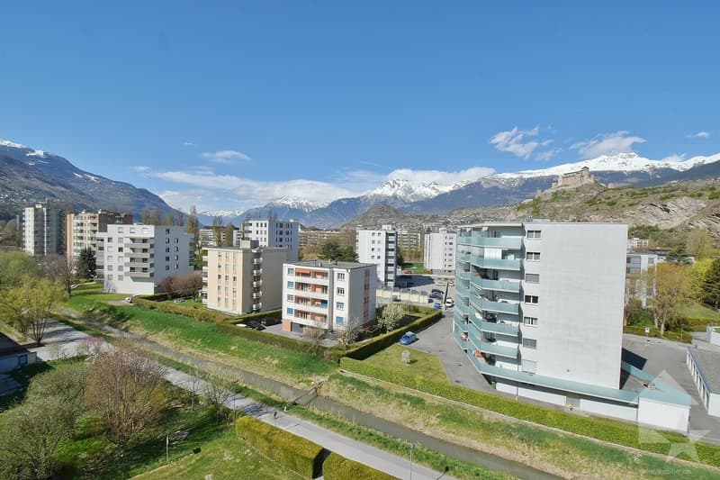 4.5 pièces avec une magnifique vue et 1 place de parc intérieure (3)