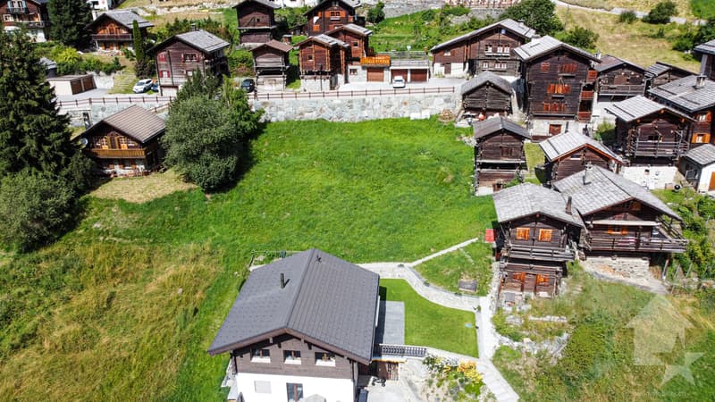 Très belle parcelle à construire au centre d'Ayer (2)