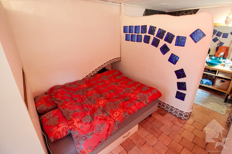 Chalet atypique de 140 m2 sur une parcelle de 19'881 m2 (10)