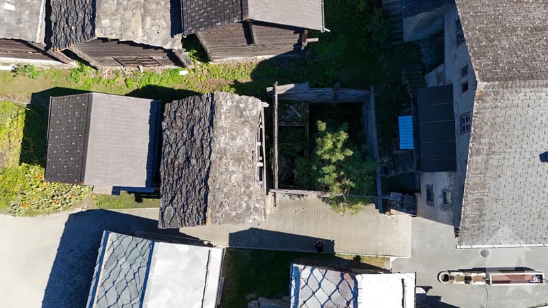 Charmant grenier et ancien mayen avec projet de rénovation (6)