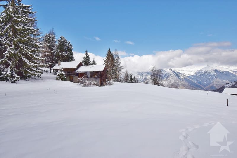 Magnifique emplacement à la montagne avec une vue splendide (2)