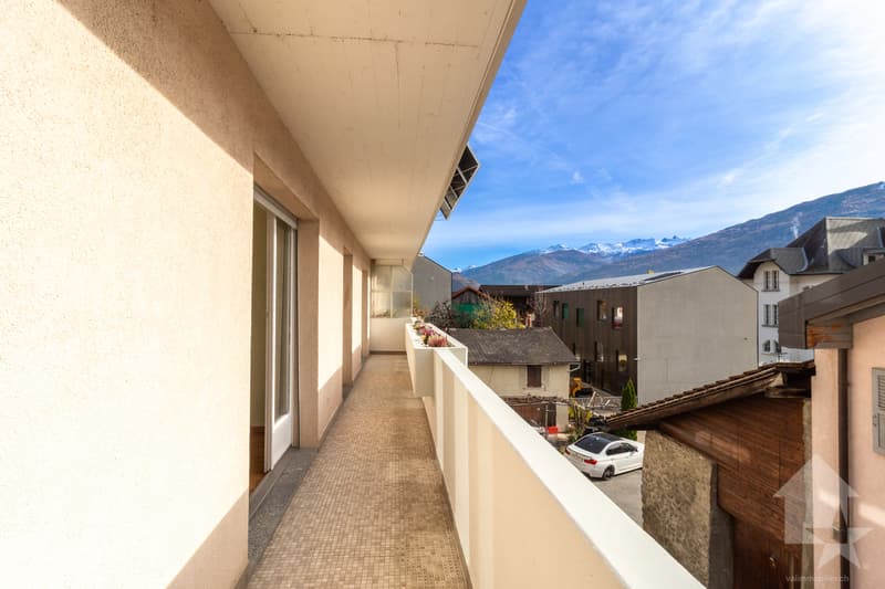 Spacieux appartement traversant 3.5 pièces idéalement situé (11)