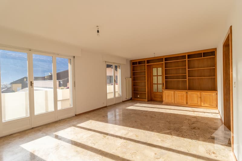 Spacieux appartement traversant 3.5 pièces idéalement situé (4)