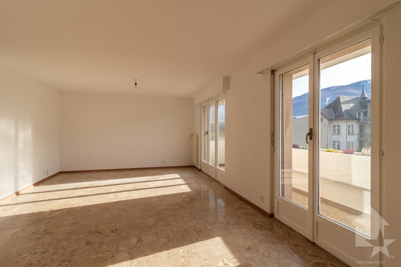 Spacieux appartement traversant 3.5 pièces idéalement situé (5)