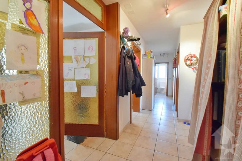 4.5 pièces avec un garage box et une place de parc extérieure inclus (9)