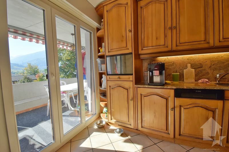 4.5 pièces avec un garage box et une place de parc extérieure inclus (5)