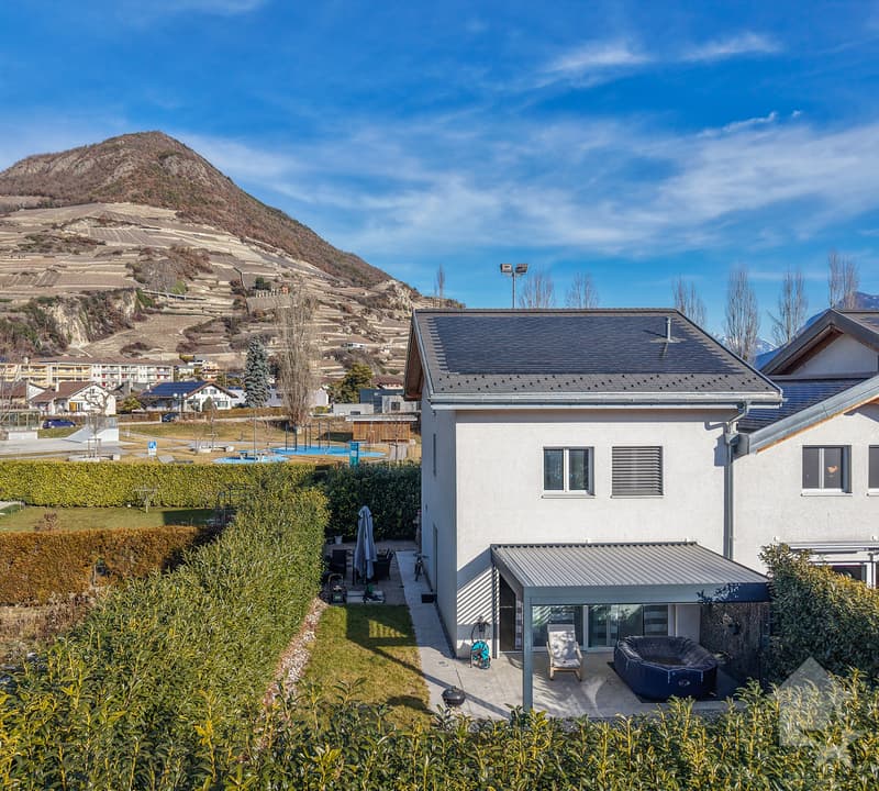 Villa moderne de 6 pièces contiguë avec de beaux espaces extérieurs (4)