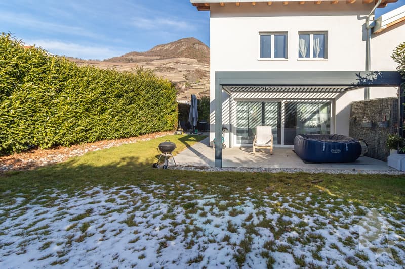 Villa moderne de 6 pièces contiguë avec de beaux espaces extérieurs (3)