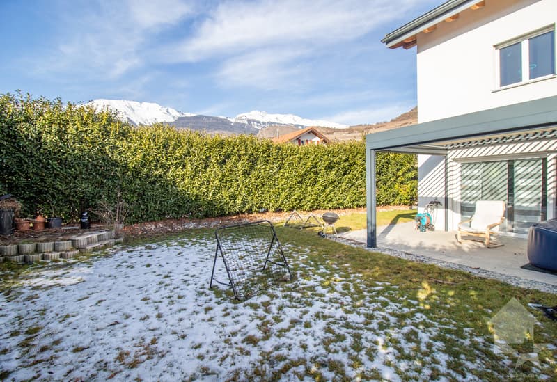 Villa moderne de 6 pièces contiguë avec de beaux espaces extérieurs (2)