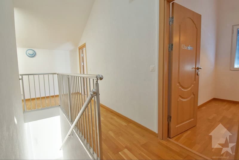 Spacieuse villa, construite en 2014, centre de Plan Conthey (12)