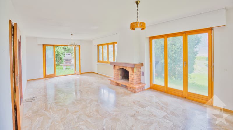 Villa traditionnelle avec grand sous-sol implantée sur une grande parcelle de 1'075 m2 (10)