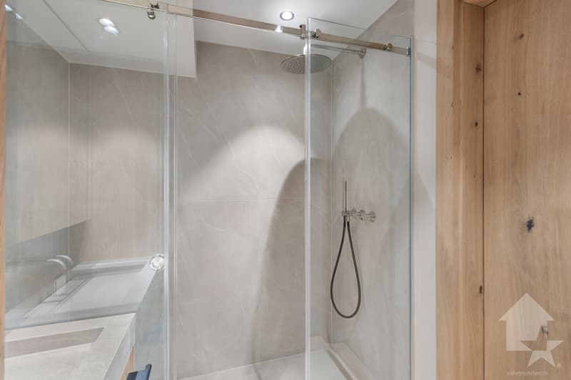 Studio entièrement rénové au centre de Crans-Montana (9)