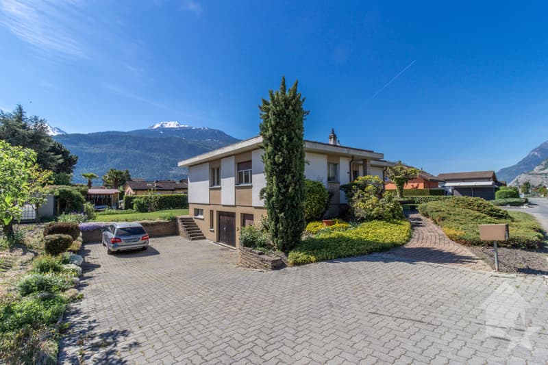 Charmante villa de 6.5 pcs avec magnifique jardin, situation idéale et calme (2)