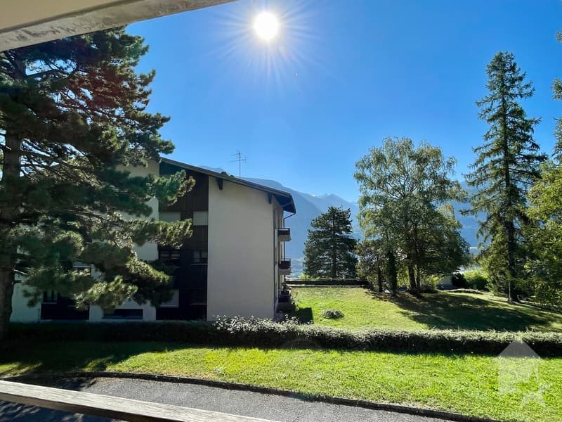 Très agréable 4,5 pièces avec balcon/terrasse au sud et 2 places de parc (2)