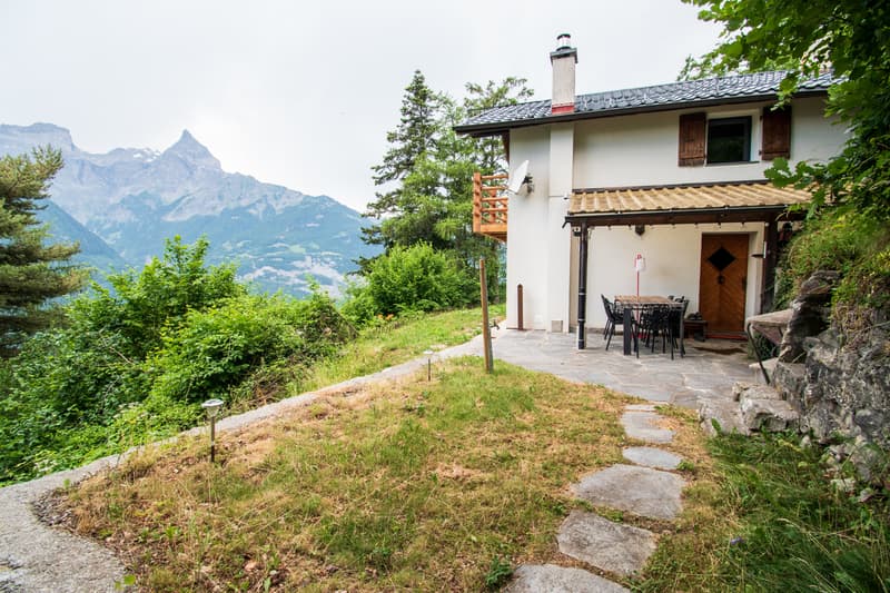 Magnifique chalet rénové sur une parcelle de 3'932 m2 (2)