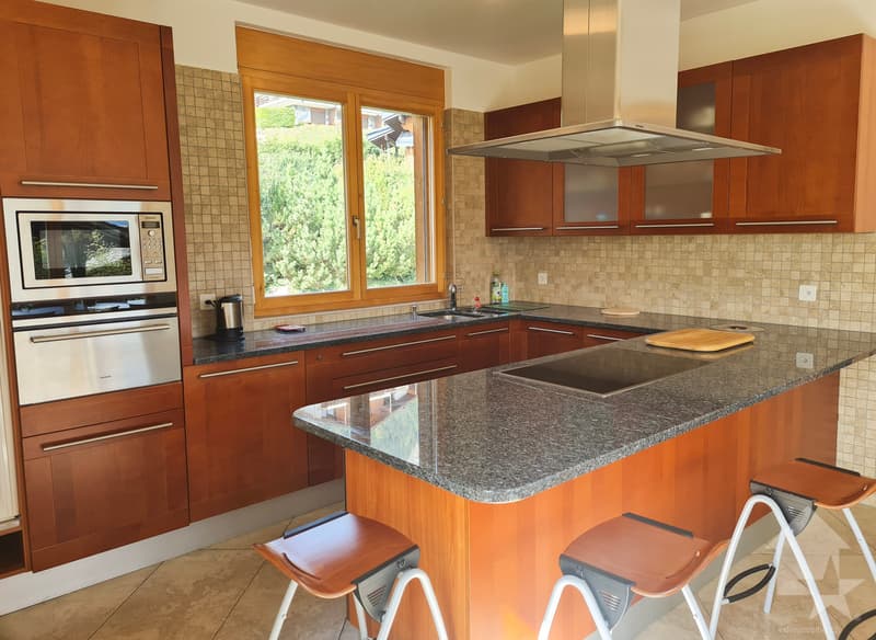 Chalet de 6.5 pièces idéalement situé dans un quartier très prisé (6)