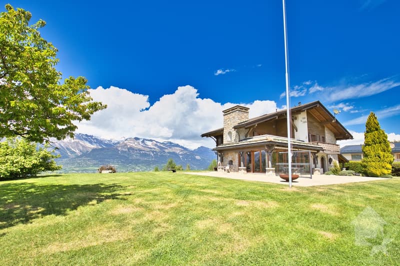 Chalet de 2 appartements sur une grande parcelle, situation exceptionnelle ! (2)