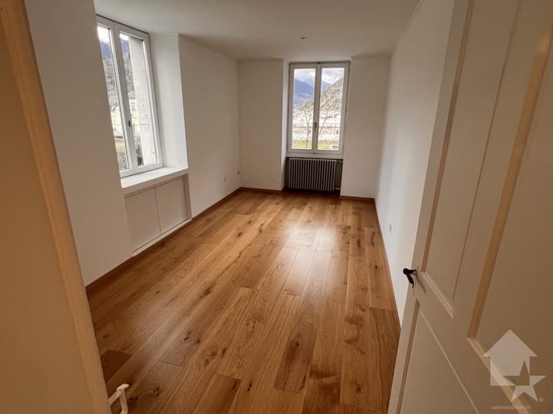 Joli 2.5 pièces, complètement rénové avec un garage box (1)