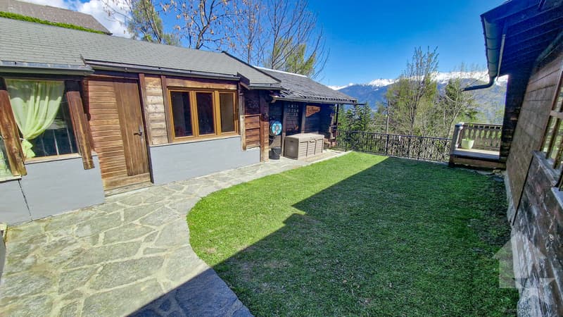 Charmant chalet de 2 appartements + dépendance, belle situation (3)