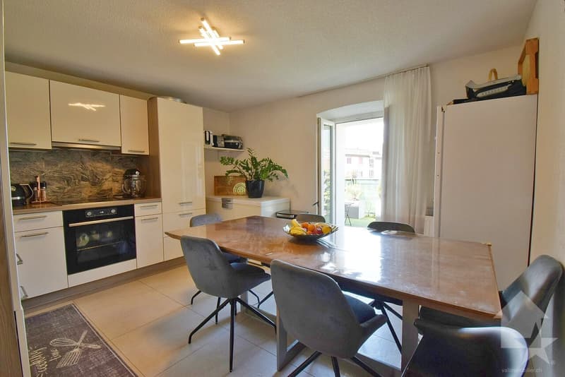 Appartement de 4.5 pcs très bien situé avec 3 places de parcs incluses ! (2)