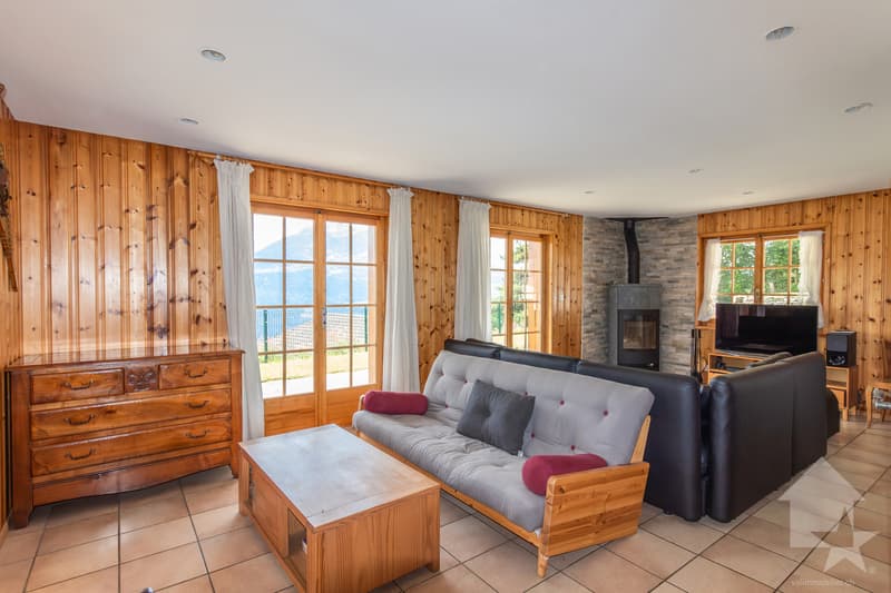 Charmant chalet jouissant d'une situation et d'une vue exceptionnelle (9)