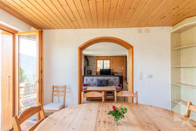 Charmant chalet jouissant d'une situation et d'une vue exceptionnelle (13)