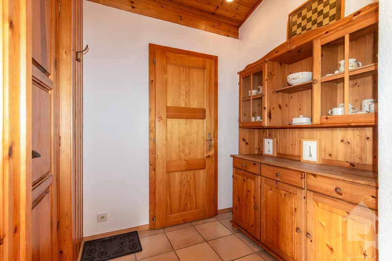 Charmant chalet jouissant d'une situation et d'une vue exceptionnelle (7)